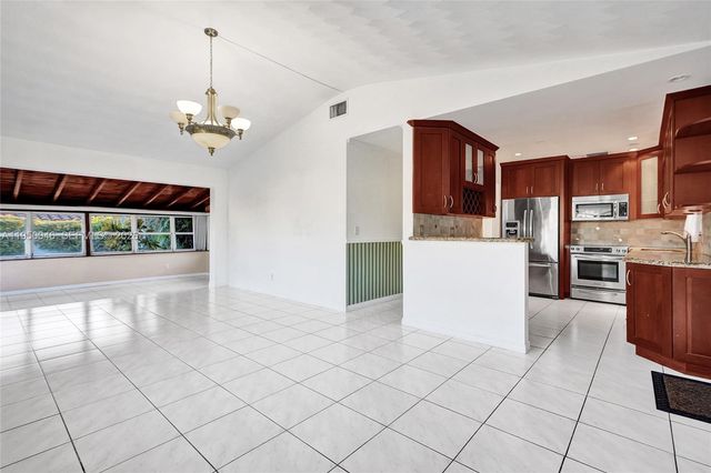 21120 NE 24th Ct, Miami, FL 33180