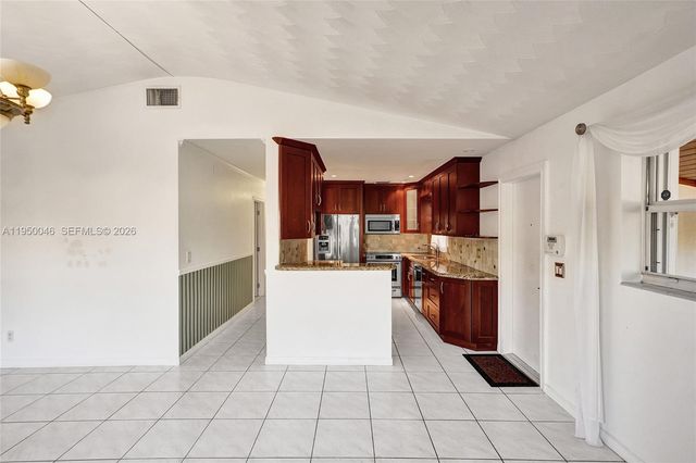 21120 NE 24th Ct, Miami, FL 33180