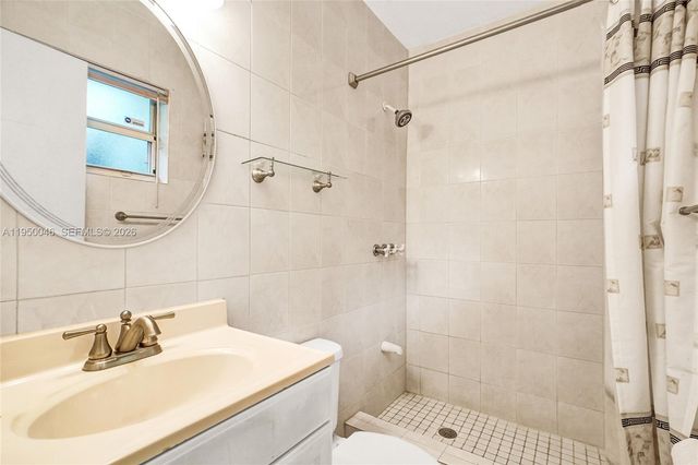 21120 NE 24th Ct, Miami, FL 33180