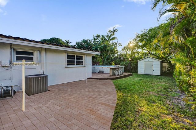 21120 NE 24th Ct, Miami, FL 33180