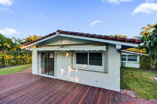 21120 NE 24th Ct, Miami, FL 33180