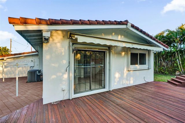 21120 NE 24th Ct, Miami, FL 33180