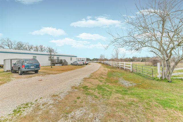 1300 N Battlebell Road, Highlands, TX 77562