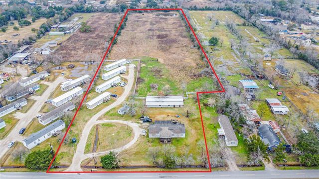 1300 N Battlebell Road, Highlands, TX 77562
