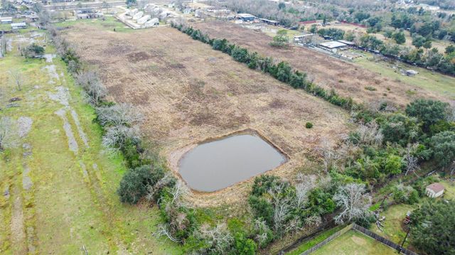 1300 N Battlebell Road, Highlands, TX 77562