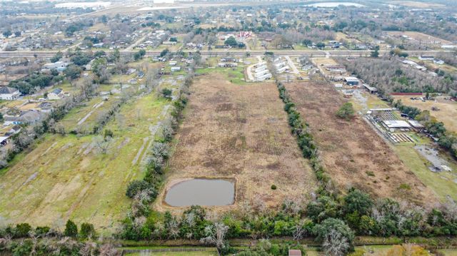 1300 N Battlebell Road, Highlands, TX 77562