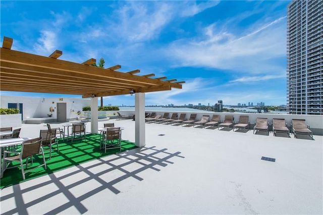 1750 N Bayshore Dr 2403, Miami, FL 33132