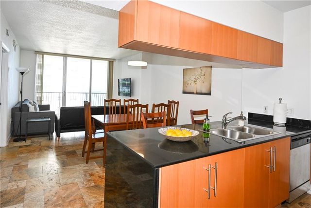 1750 N Bayshore Dr 2403, Miami, FL 33132