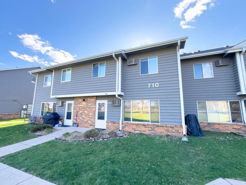 710 W Village Road 104, Chanhassen, MN 55317 — exterior