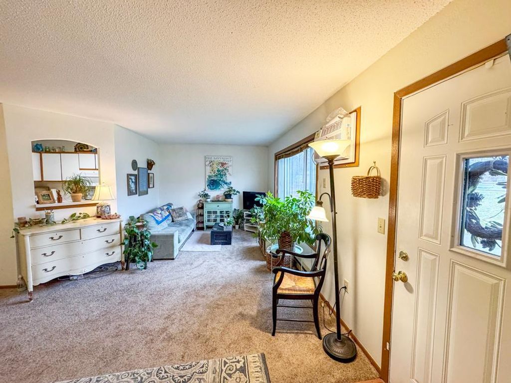 710 W Village Road 104, Chanhassen, MN 55317 — photo 2