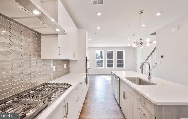 7512 SAWYER FARM DR, Mclean, VA 22102