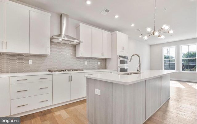 7512 SAWYER FARM DR, Mclean, VA 22102