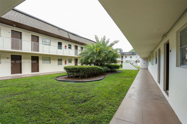 8601 SW 94th St 121W, Miami, FL 33156