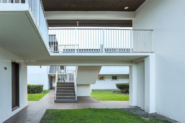 8601 SW 94th St 121W, Miami, FL 33156