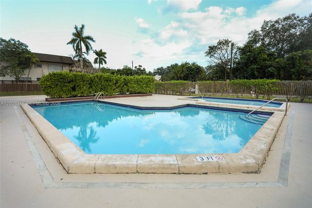 8601 SW 94th St 121W, Miami, FL 33156