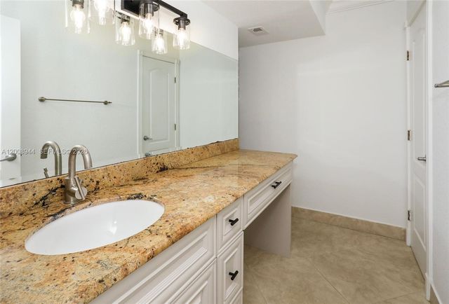 8601 SW 94th St 121W, Miami, FL 33156