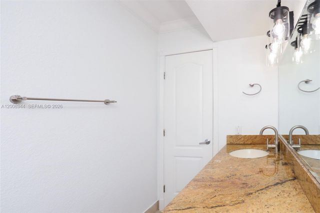 8601 SW 94th St 121W, Miami, FL 33156