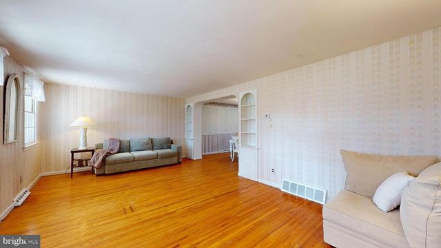 213 WAYNE DR, Cinnaminson, NJ 08077