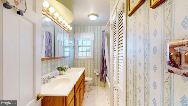 213 WAYNE DR, Cinnaminson, NJ 08077