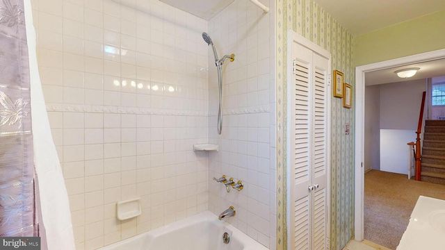 213 WAYNE DR, Cinnaminson, NJ 08077