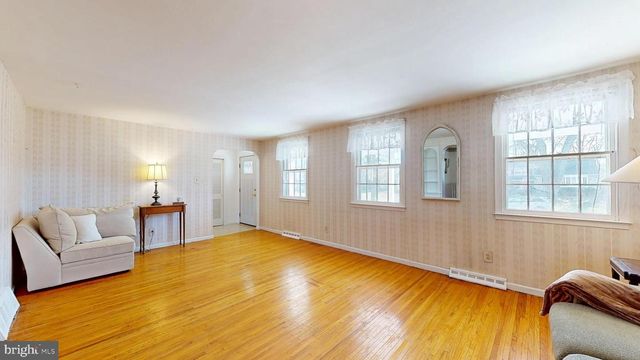 213 WAYNE DR, Cinnaminson, NJ 08077