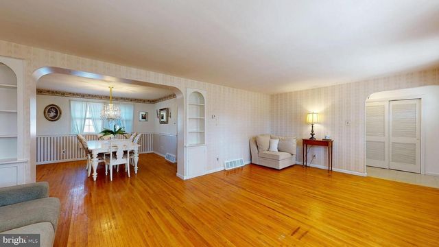 213 WAYNE DR, Cinnaminson, NJ 08077