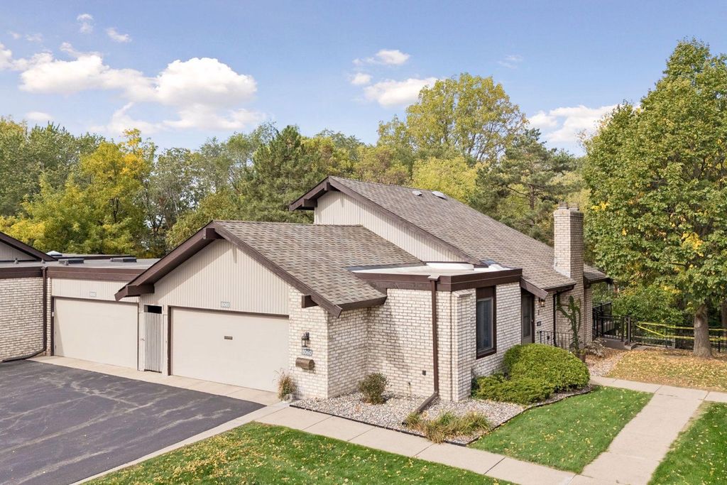 8060 Pennsylvania Road, Bloomington, MN 55438 — exterior