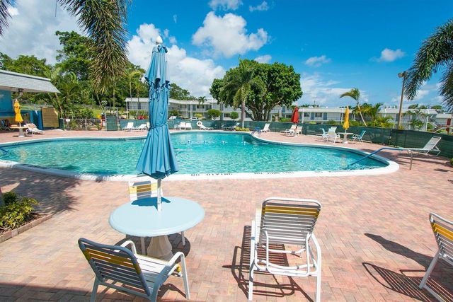 3240 Lake Osborne Drive 208, Lake Worth, FL 33461