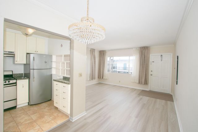3240 Lake Osborne Drive 208, Lake Worth, FL 33461