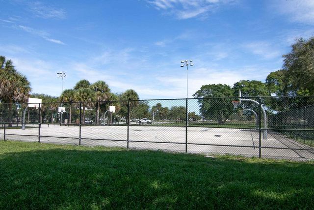 3240 Lake Osborne Drive 208, Lake Worth, FL 33461