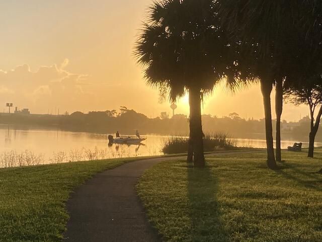 3240 Lake Osborne Drive 208, Lake Worth, FL 33461
