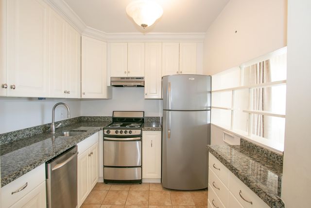 3240 Lake Osborne Drive 208, Lake Worth, FL 33461