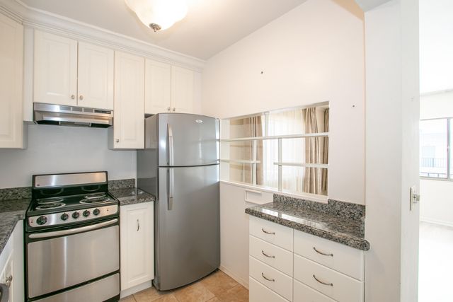 3240 Lake Osborne Drive 208, Lake Worth, FL 33461