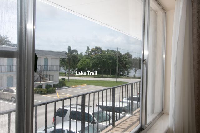 3240 Lake Osborne Drive 208, Lake Worth, FL 33461