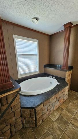 4371 Providence RD, Hayes, VA 23072