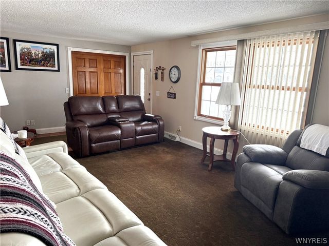 5621 Jeffrey Drive, Lockport Town, NY 14094