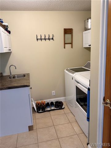 5621 Jeffrey Drive, Lockport Town, NY 14094