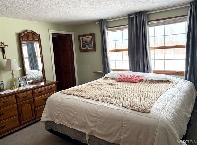 5621 Jeffrey Drive, Lockport Town, NY 14094