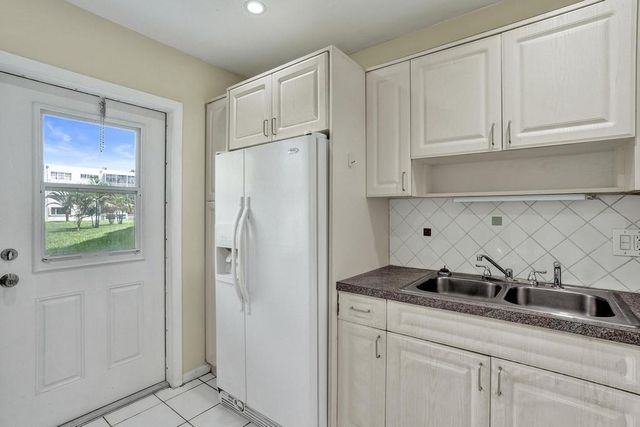 2200 Park Lane Unit 111, Hollywood, FL 33021