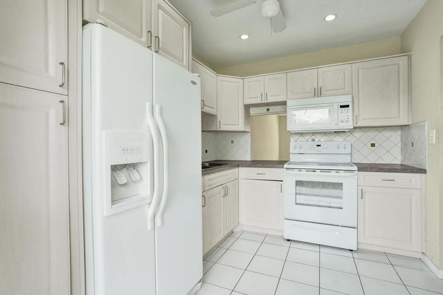 2200 Park Lane Unit 111, Hollywood, FL 33021