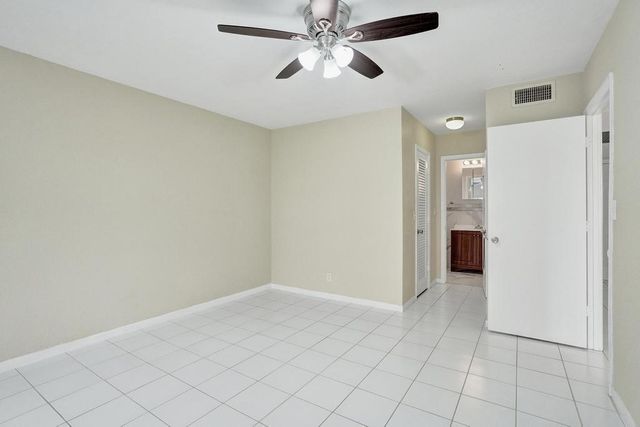 2200 Park Lane Unit 111, Hollywood, FL 33021