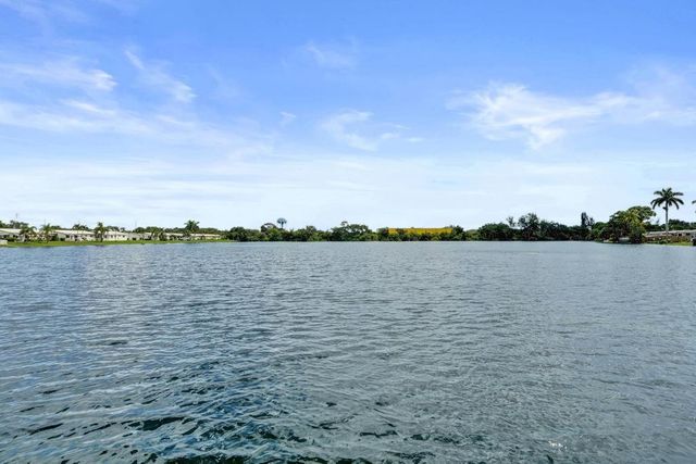 2200 Park Lane Unit 111, Hollywood, FL 33021