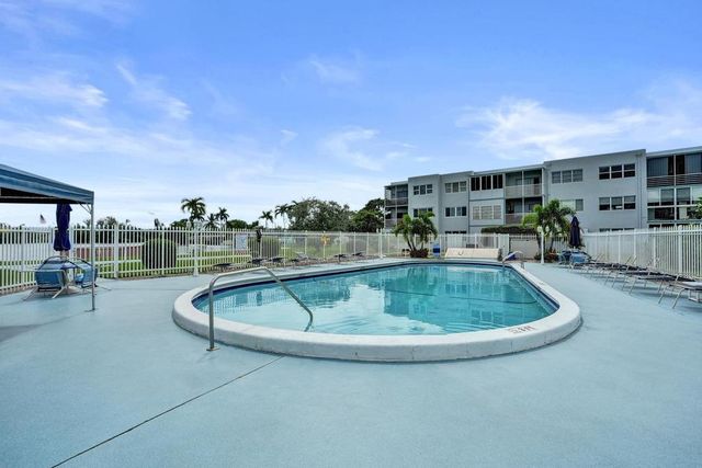 2200 Park Lane Unit 111, Hollywood, FL 33021