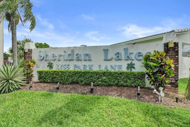 2200 Park Lane Unit 111, Hollywood, FL 33021