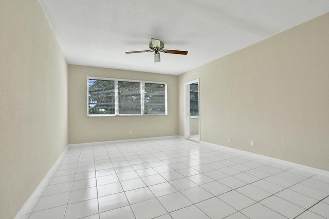 2200 Park Lane Unit 111, Hollywood, FL 33021