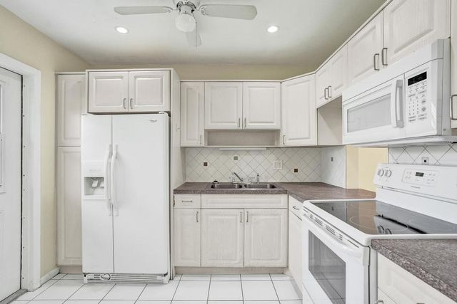 2200 Park Lane Unit 111, Hollywood, FL 33021