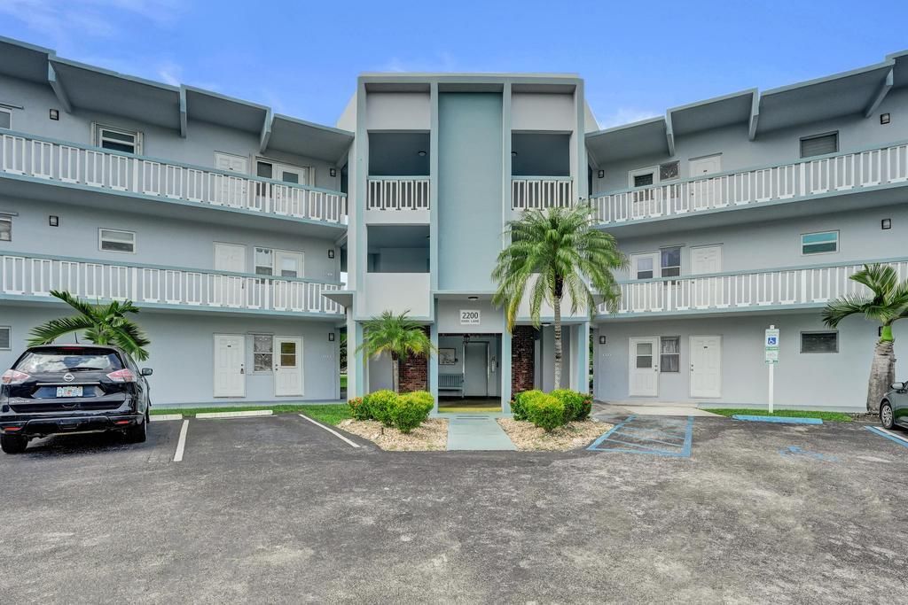2200 Park Lane Unit 111, Hollywood, FL 33021