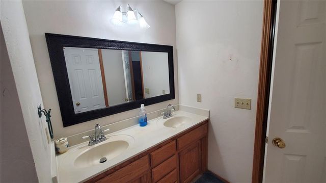 400 Amanda Drive, Yukon, OK 73099