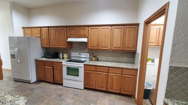 400 Amanda Drive, Yukon, OK 73099