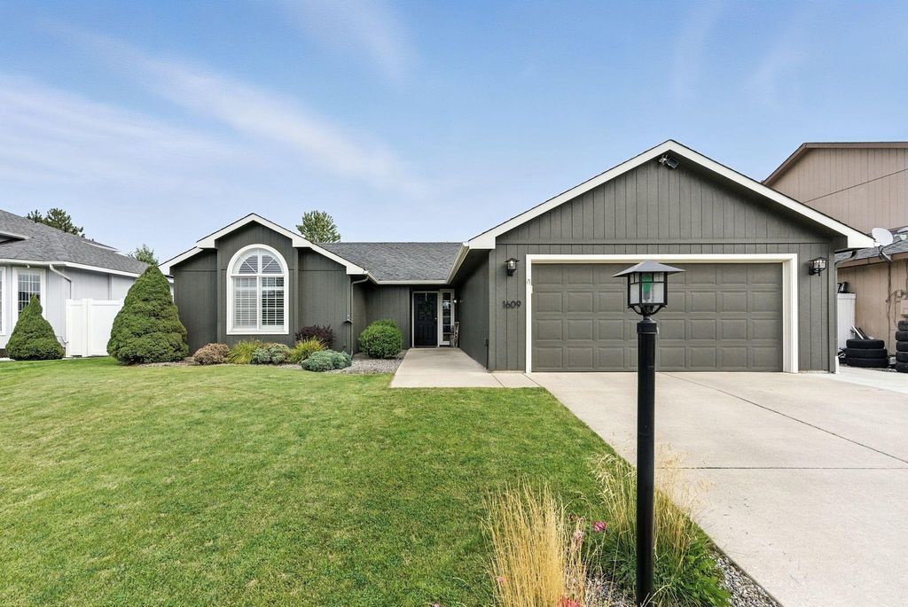 1609 E Clover Ave, Spokane, WA 99217